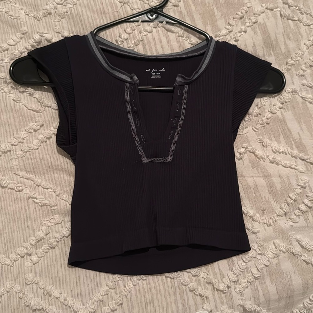 brand new UO top